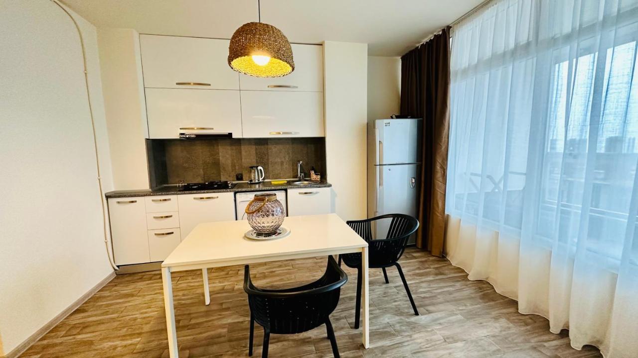 Magnolia Apartment Terrace 3 バトゥーミ エクステリア 写真