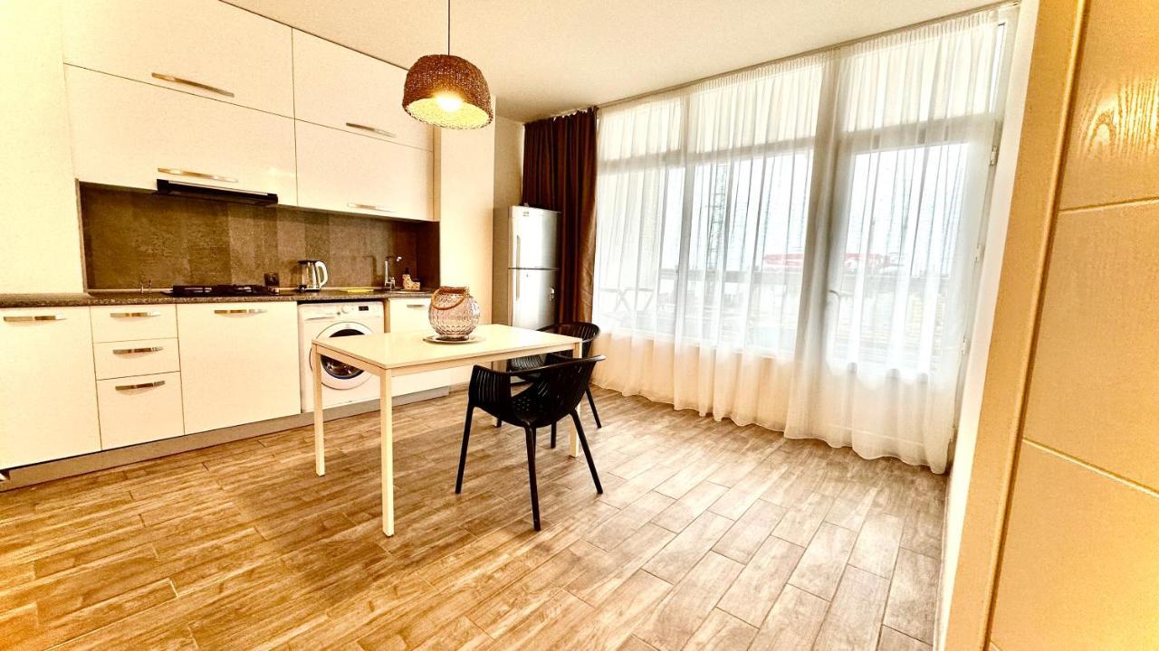 Magnolia Apartment Terrace 3 バトゥーミ エクステリア 写真